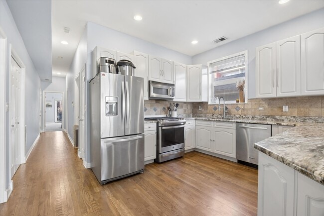 Building Photo - 323 W Schiller St