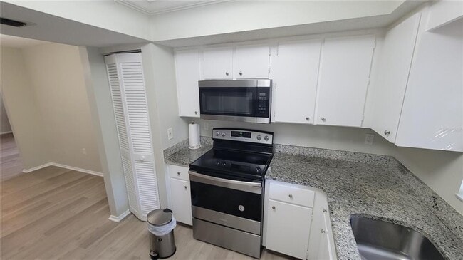 Building Photo - 8427 Brandeis Cir E