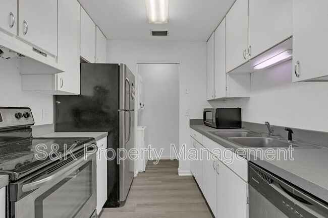Building Photo - 517 Mary Robert Ln
