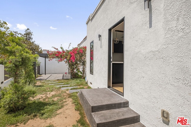 Building Photo - 1265 Keniston Ave