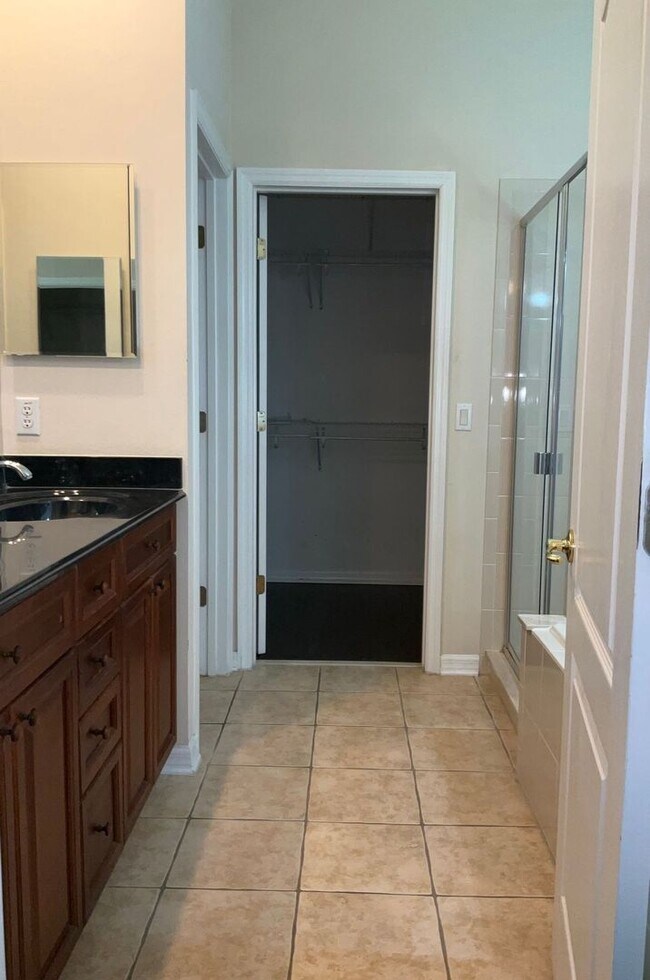 Building Photo - Single family home with 3 bedrooms, 2.5 ba...