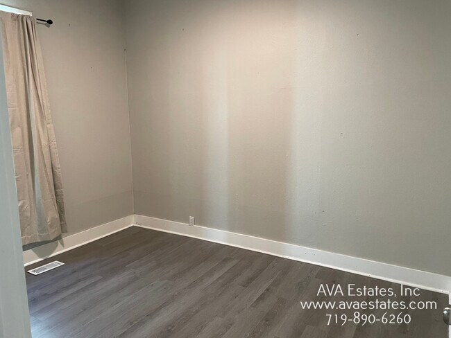 Building Photo - 104 N Glendale Ave