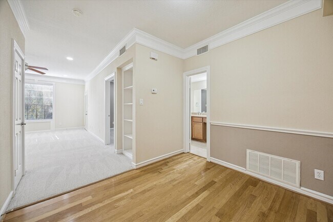 Building Photo - 2700 Revere St