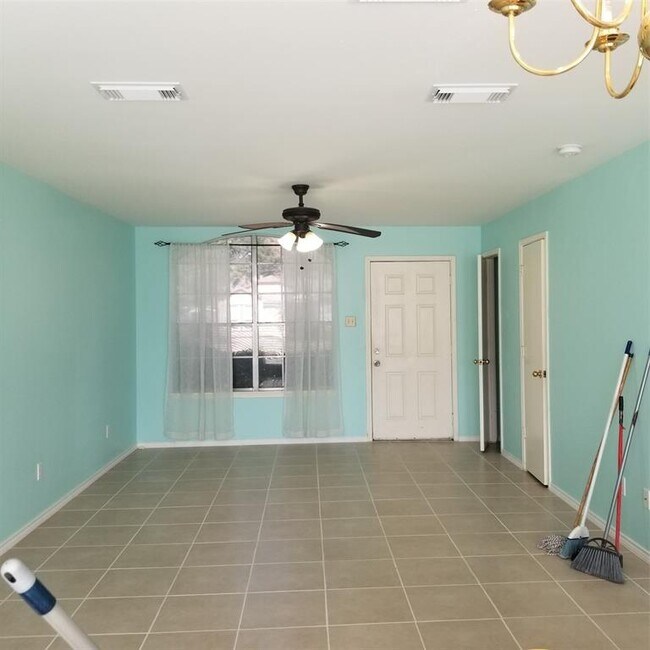 Building Photo - 6206 Verde Valley Dr