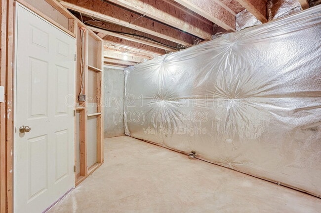 Building Photo - 23515 Forest Haven Way