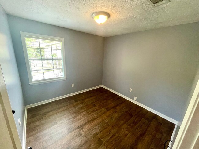 Building Photo - 3/2 Available for Rent in Madison!