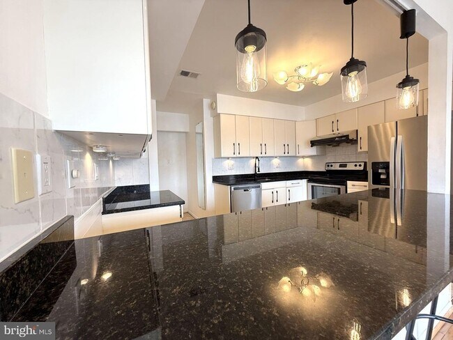 Building Photo - 532 Riviera Dr