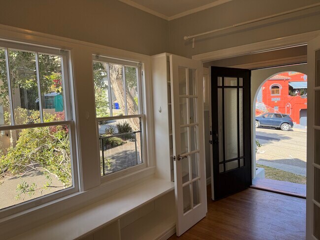 Building Photo - 102 Oakmont Ave