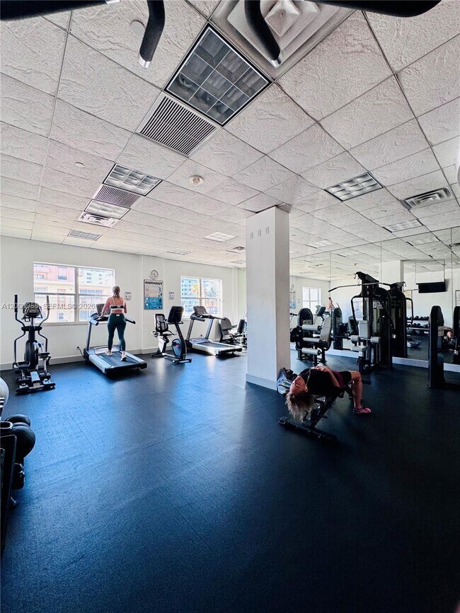 Building Photo - 401 NE 69th St