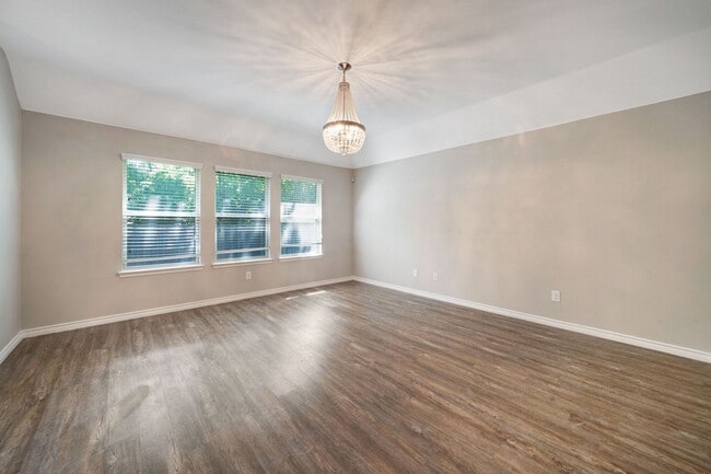 Building Photo - 2920 Colorado Dr