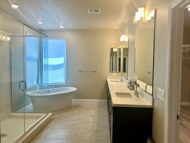 Building Photo - 6740 Stella Rosa Ct