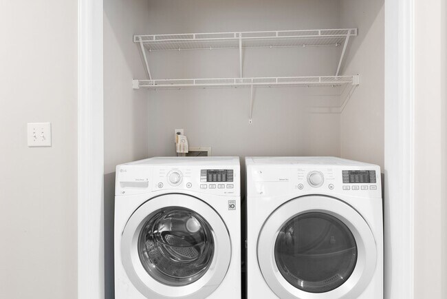 Building Photo - Available 6/9! Fabulous Home in Fantastic Location