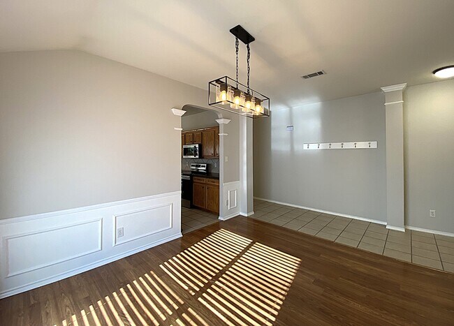 Building Photo - 102 Mission Dr