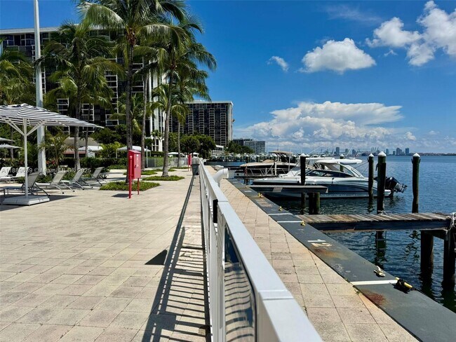Building Photo - 2101 Brickell Ave