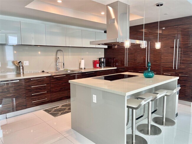 Building Photo - 200 Sunny Isles Blvd