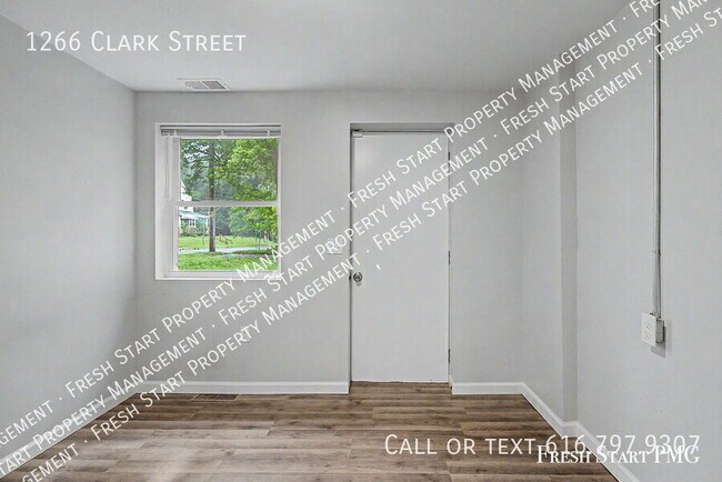 Building Photo - 1266 Clark St