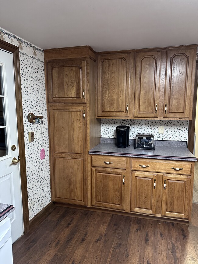 Building Photo - Walnut St.