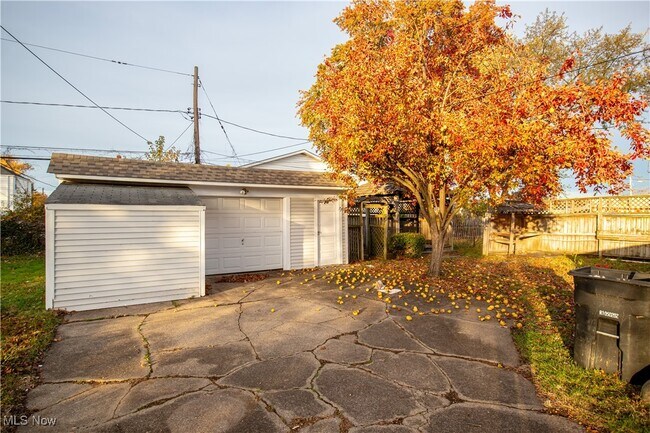 Building Photo - 12412 Sprecher Ave