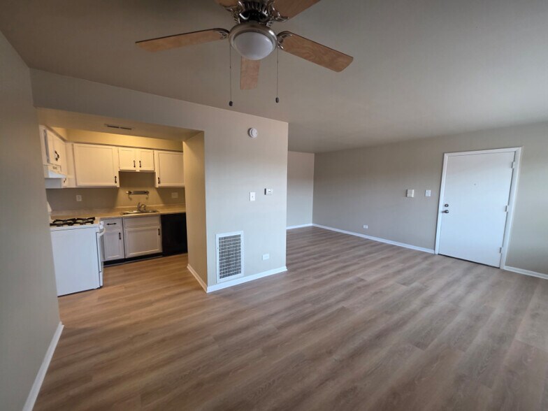 Living Room - 18019 Dixie Hwy
