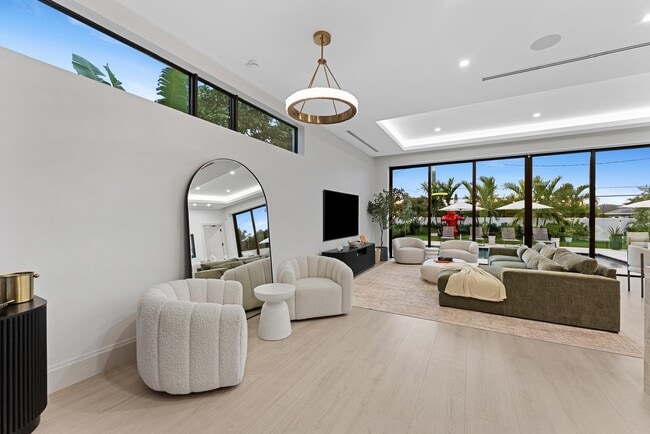 Building Photo - 220 S Swinton Ave