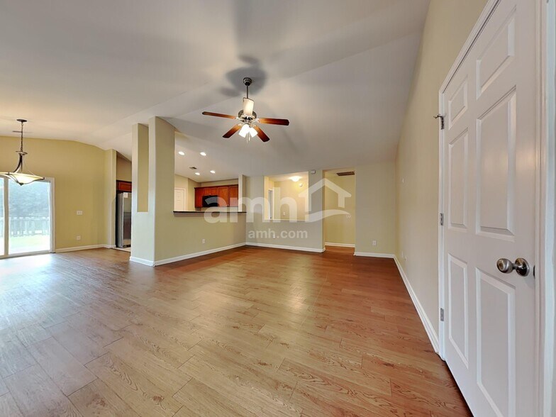 Building Photo - 116 Spring Lakes Dr