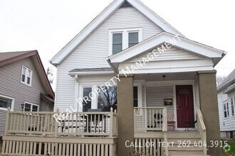Building Photo - 3015 N Oakland Ave