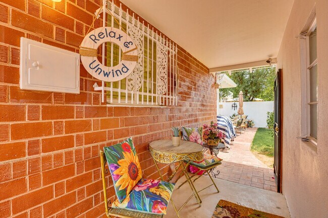 Building Photo - 107 W Windsor Ave