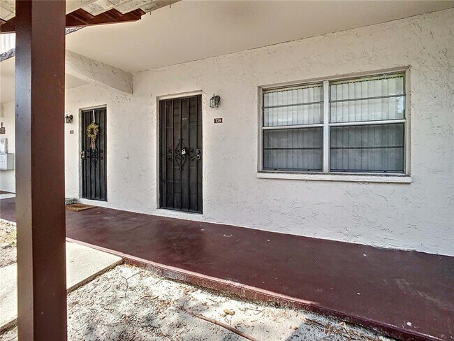 Building Photo - 9115 Tudor Dr