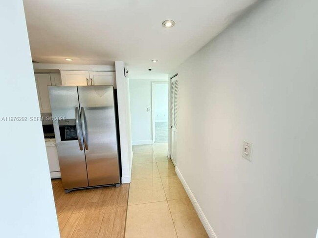 Building Photo - 919 Hillcrest Dr