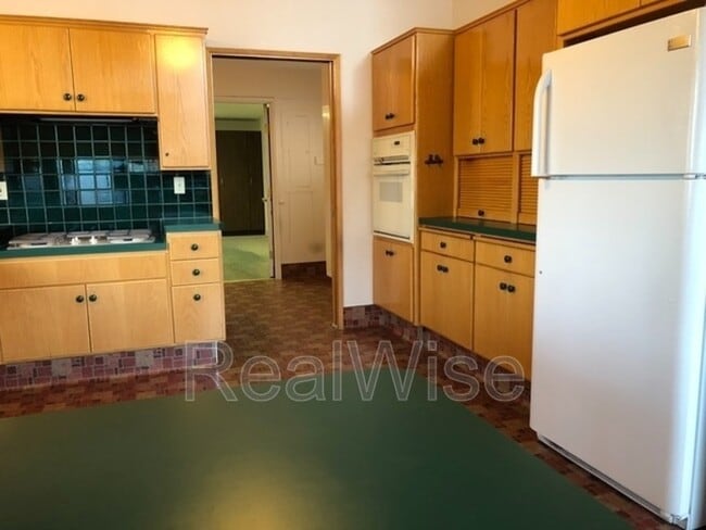 Building Photo - 7730 SW Eaker Pl