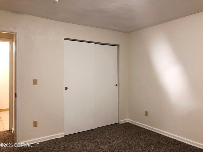 Building Photo - 3903 Iowa Dr