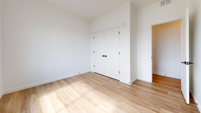 Building Photo - 1266 Sawmill Blvd