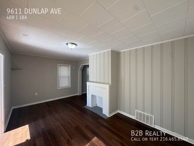 Building Photo - 9611 Dunlap Ave