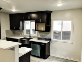 Building Photo - 1526 Corinth Ave