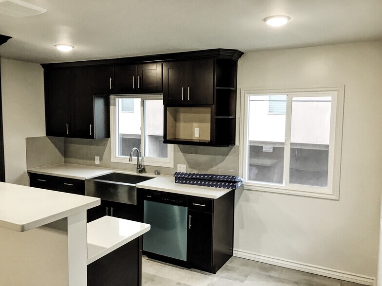 Primary Photo - 1526 Corinth Ave