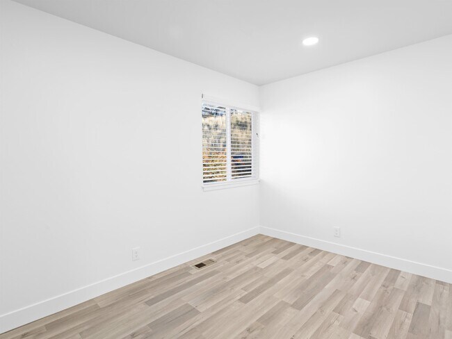 Building Photo - 26 W Girard Ave