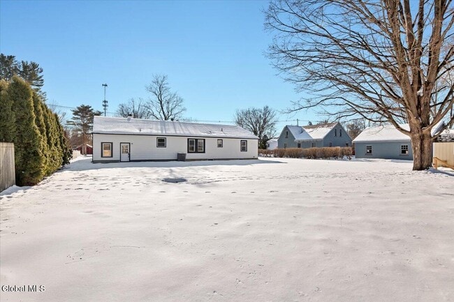 Building Photo - 257 W Circular St