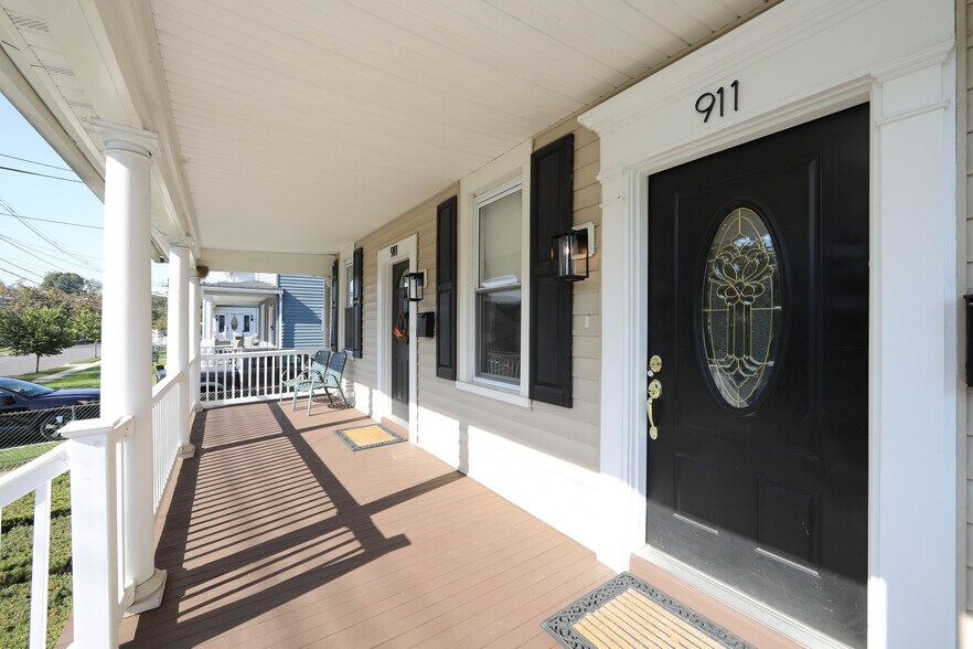 Front Porch - 911 Eldridge Ave