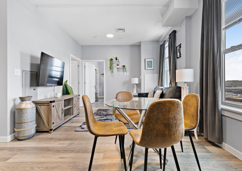 Building Photo - 95 Broadway-SI ID1240398P