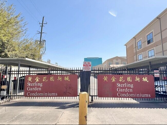 Building Photo - 6611 W Sam Houston Pkwy S