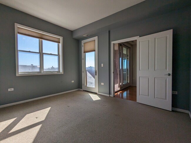 Building Photo - 828 W Grace St