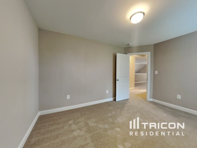 Building Photo - 135 Lasswade Ct