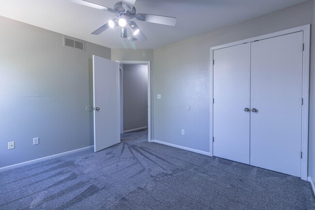 Building Photo - 1507 Raleigh Dr
