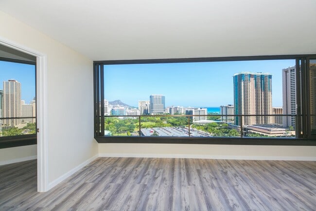 Building Photo - Canterbury Place - Fully renovated with hi...