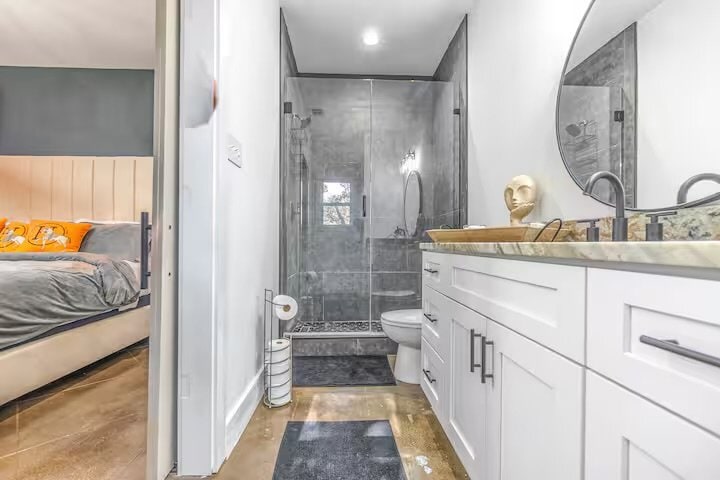 Building Photo - 1702 Netherwood Ave