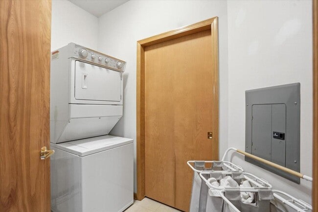 Building Photo - 1140 E Dayton St