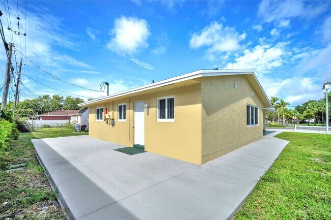 Building Photo - 367 Phippen Waiters Rd