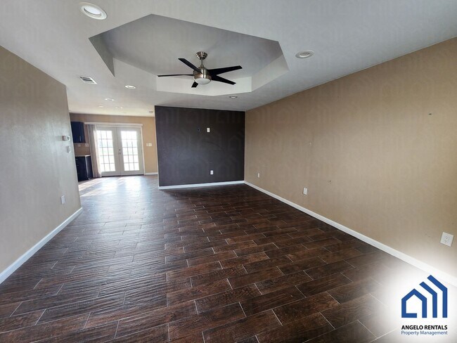 Building Photo - Spacious 3 bedroom 2 bath home COMING SOON!