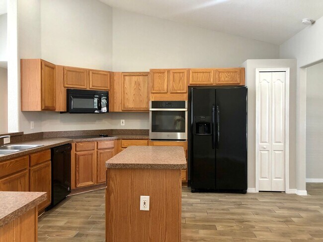Building Photo - Wonderful 3/2 home in ORLANDO - GOLF COURS...