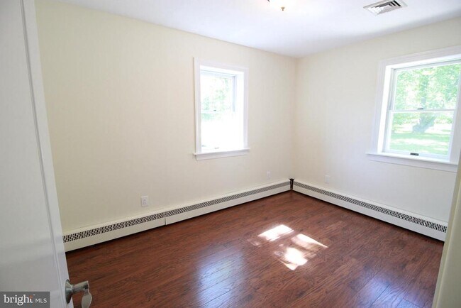 Building Photo - 23 Elbo Ln